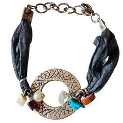 Bracelet en argent, pierres et lanière en tissu. 3 couleurs disponibles