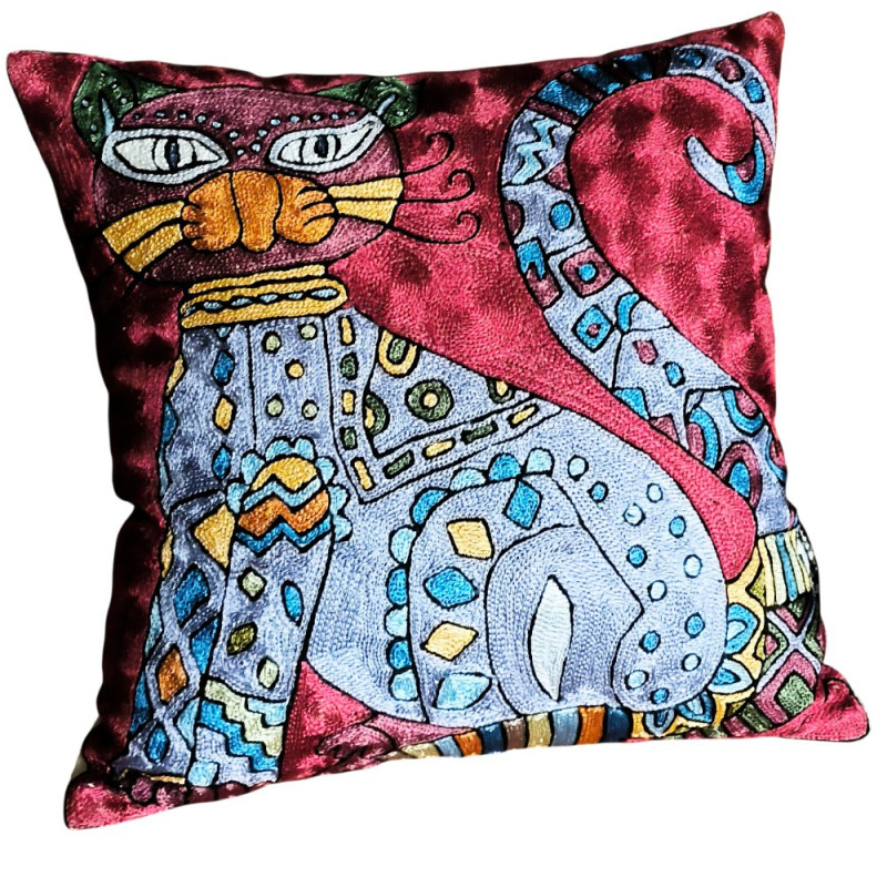 Coussin chat en soie brodé