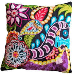 Coussins en laine brodé