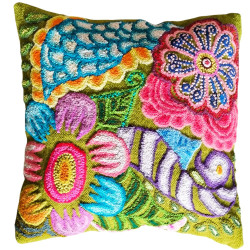 Coussins en laine brodé