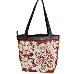 Sac à main en laine brodée