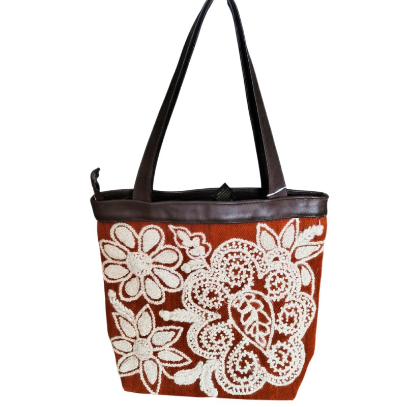 Sac à main en laine brodée