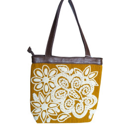 Sac à main en laine brodée