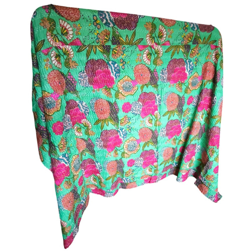 une touche d’exception à votre intérieur avec ce somptueux plaid émeraude