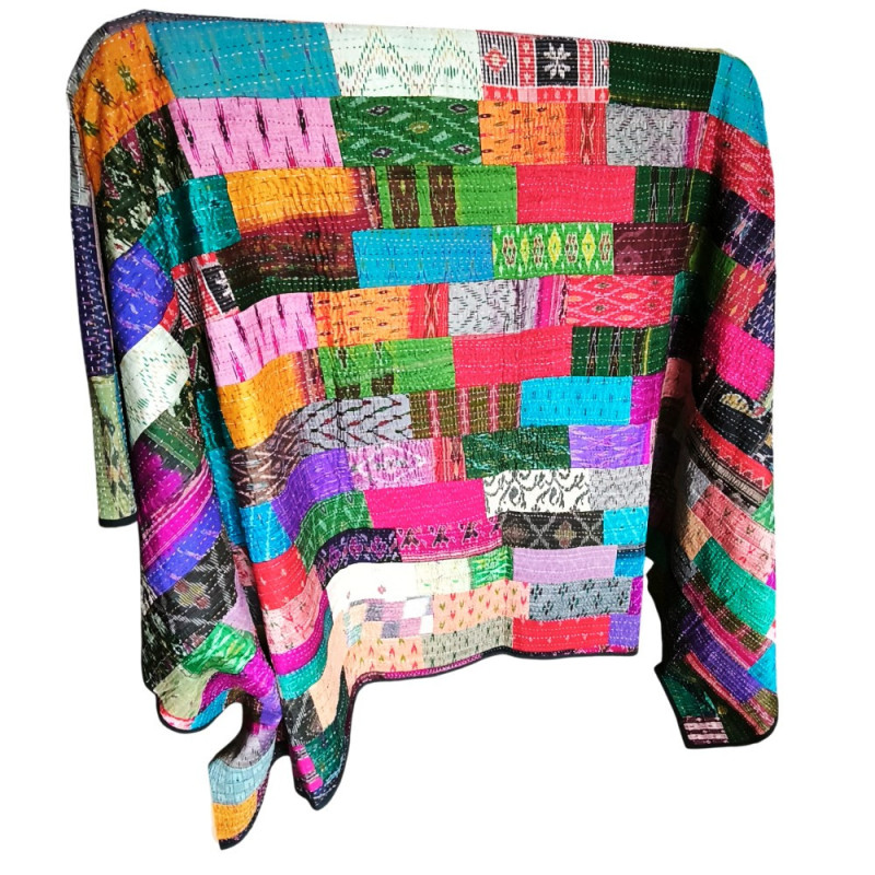 objet décoratif confort, sensation soyeuse, chaleur et légèreté