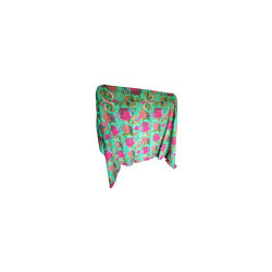 une touche d’exception à votre intérieur avec ce somptueux plaid émeraude